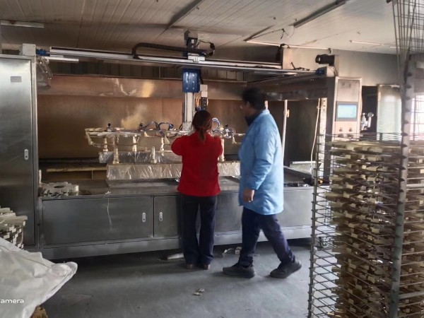 工艺品塑胶件自动化喷漆设备