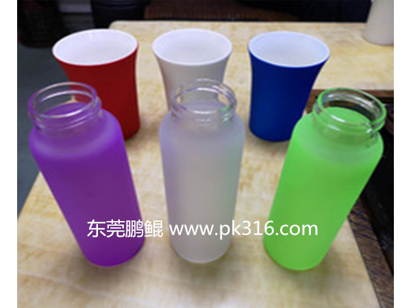 “硅胶玻璃<i style='color:red'>奶瓶自动喷漆机</i>”的性能与特征有哪些？