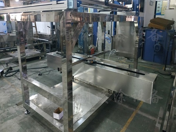 餐桌六轴平面在线往复喷漆设备