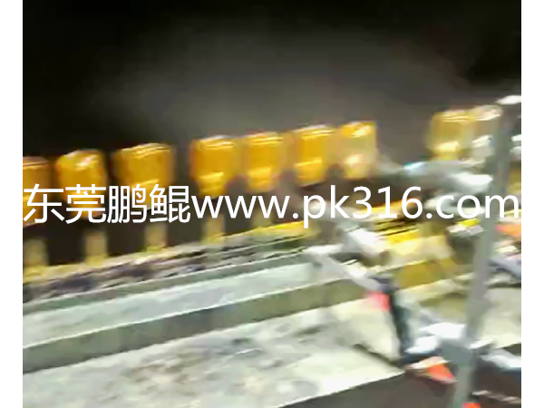 <i style='color:red'>化妆品外壳喷涂生产线</i>自动生产工艺取代传统手工喷涂！