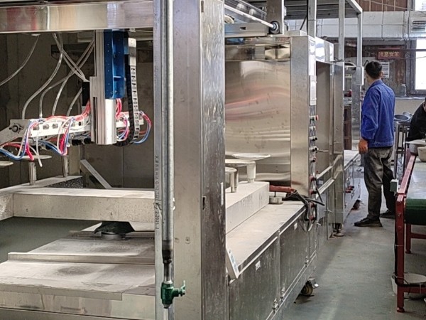 河北珐琅锅<i style='color:red'>六轴喷釉设备</i>