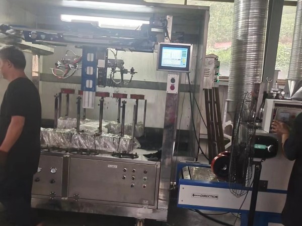 浙江金华<i style='color:red'>脚轮自动喷漆设备</i>