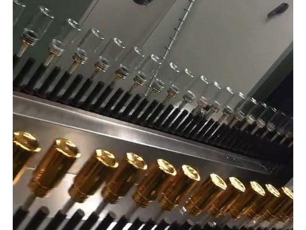 玻璃上喷彩釉和自动喷漆有什么不同?