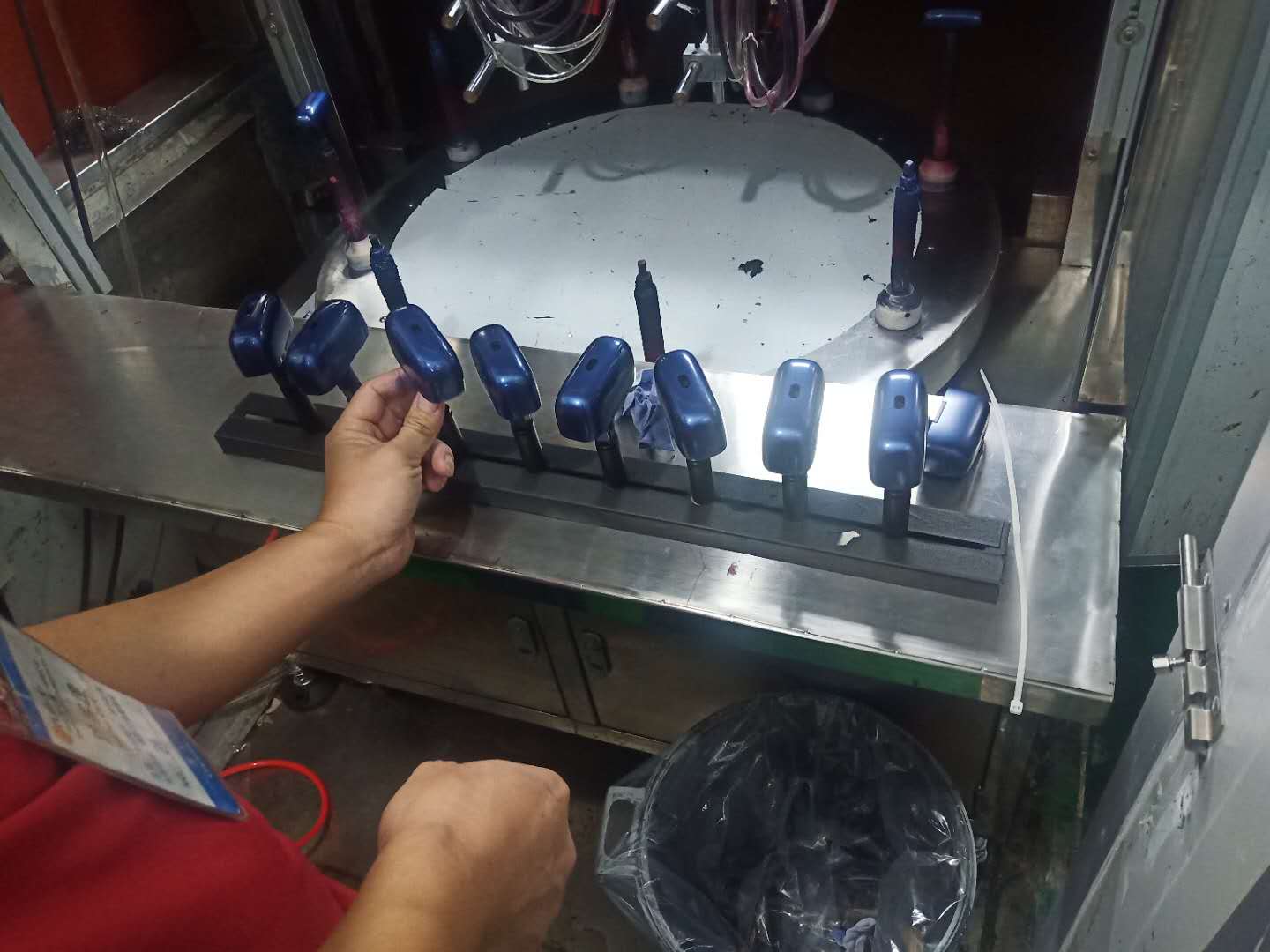 耳机外壳两轴圆盘喷漆设备