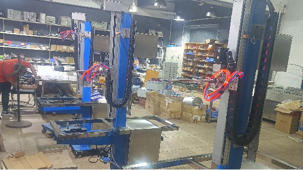 化妆瓶小型内壁双轴打样喷漆机 化妆瓶小型内壁双轴打样喷漆机