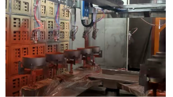 马达盖内壁五金配件六轴喷漆机器人