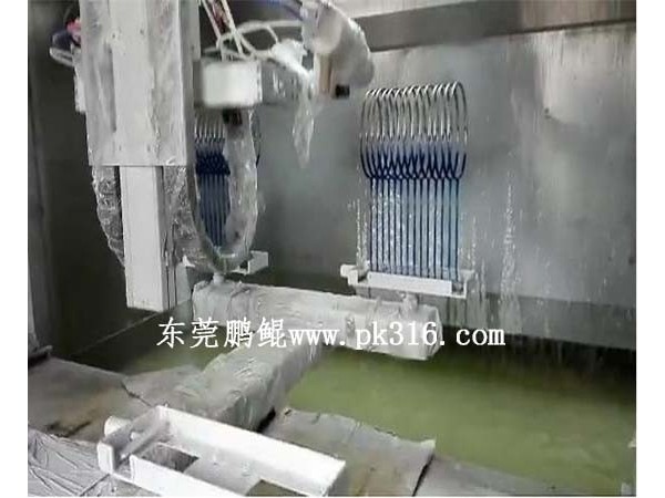 沈阳静电喷涂设备厂告诉您静电液体和粉体喷涂的区别？